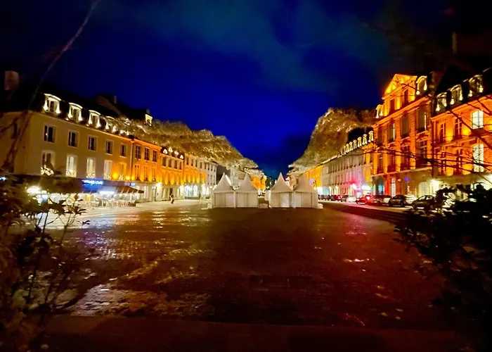 La Mome — Parking, Quartier Historique & Anime