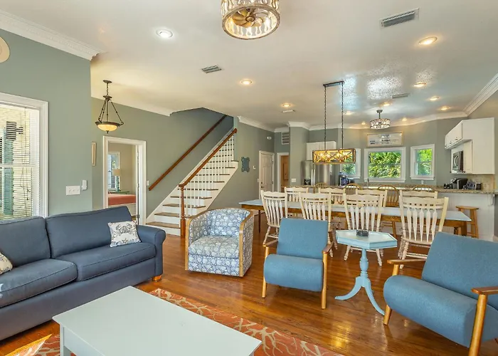Pet Friendly- St George Island Sleeps 13- Pool