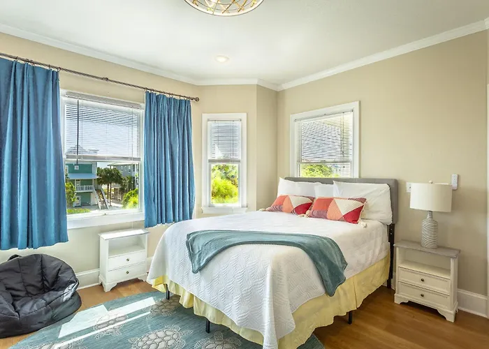 Pet Friendly- St George Island Sleeps 13- Pool
