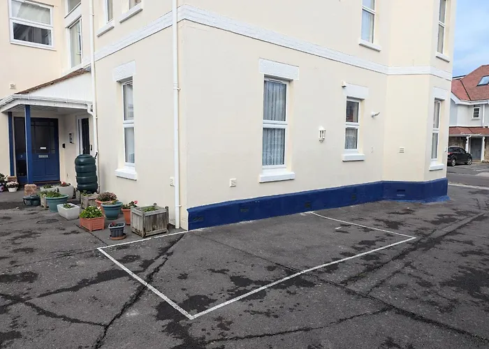 Swanage Well Presented 2 Bedroom Apartment Close To Beach
