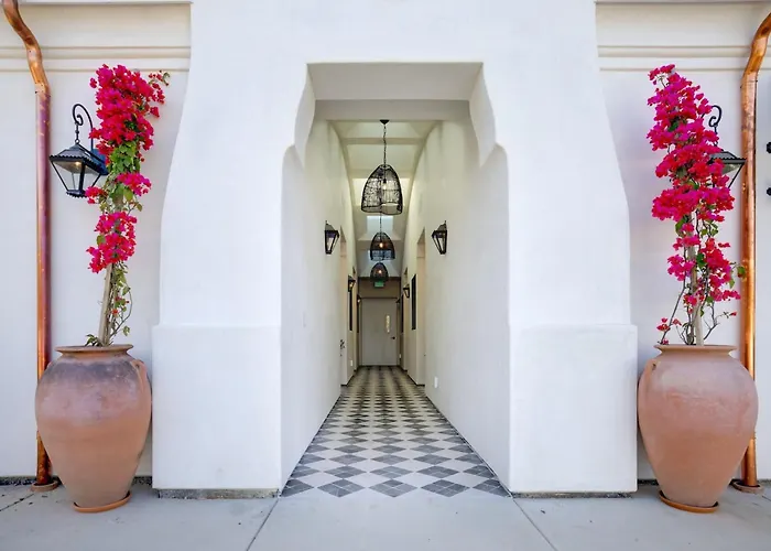 Casa De La Vina, a ZenStay Hotel