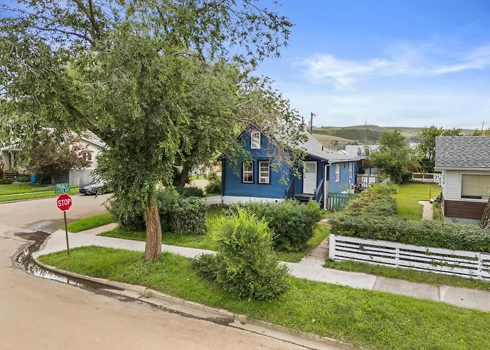 Bluebird 3 Bedroom Home In The Heart Of Drumheller
