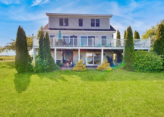 Oceanfront Home With Dock, Beautiful Deck & Firepit - Steps To The Beach