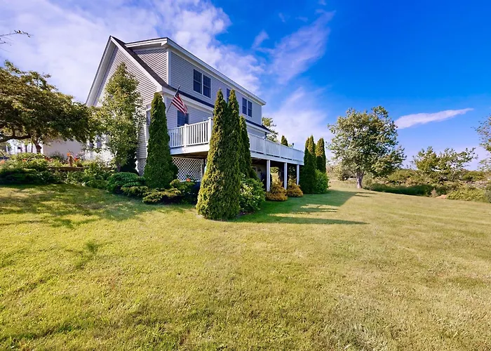 Oceanfront Home With Dock, Beautiful Deck & Firepit - Steps To The Beach