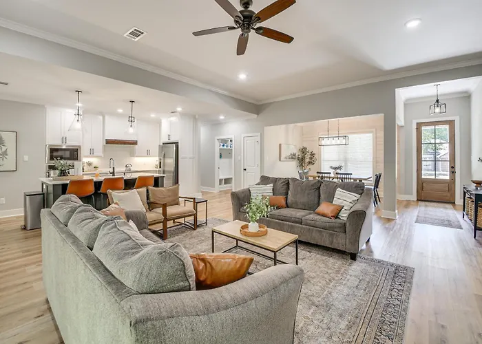 < 1 Mi To Lake Catherine: Home In Gated Community!