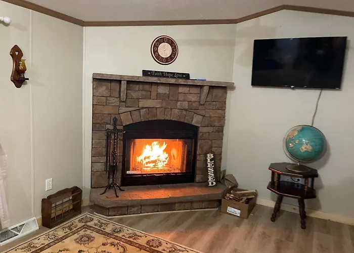 All Season Fun And Cozy Home In Island Falls, Me