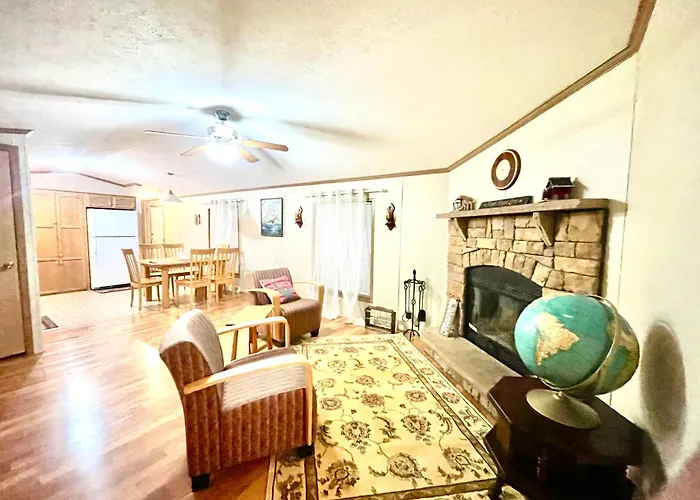 All Season Fun And Cozy Home In Island Falls, Me
