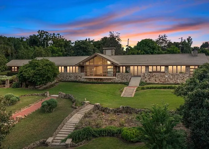 Hotel-Style Private Suite-Lake View-Gardens