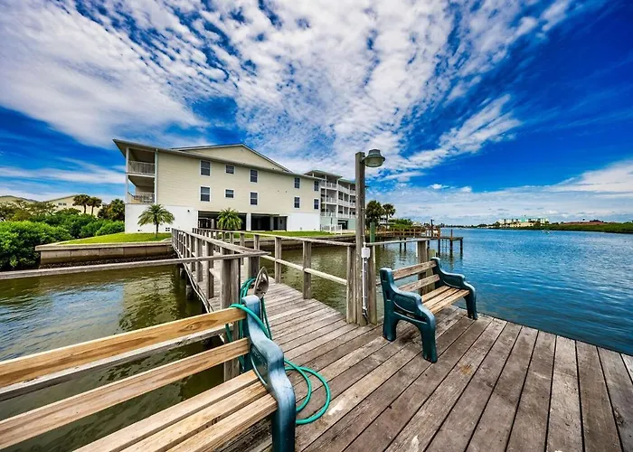 Paradise Found ! Waterview & Steps To Beach