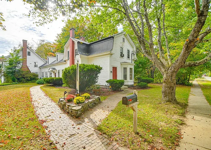 1 Mi To Main St Fryeburg: Historic Family Home
