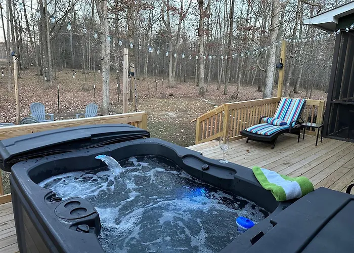 Bird House - Hot Tub, Large Yard, Horses Nearby