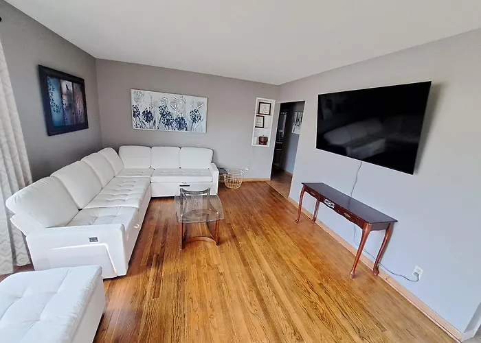 Location! Large Home, Country Views, Entertainment