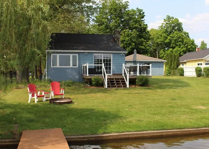 Pet-Friendly Cozy Lake Cottage And Kayaks!