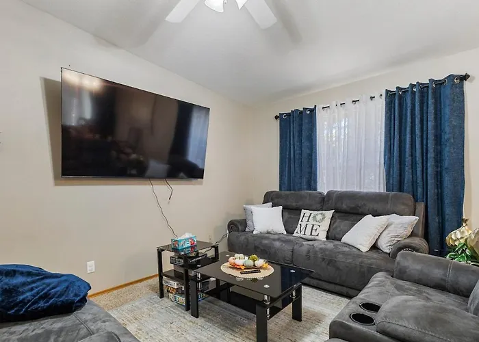 320 Royal Ct