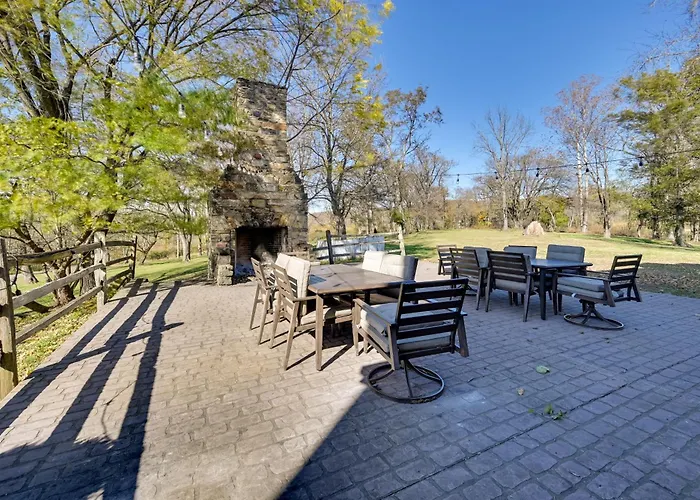 Walk To Golf Course: Spacious Rough River Retreat!