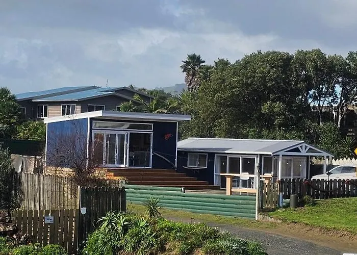 Kiwi Bach - Beachfront & Sunsets
