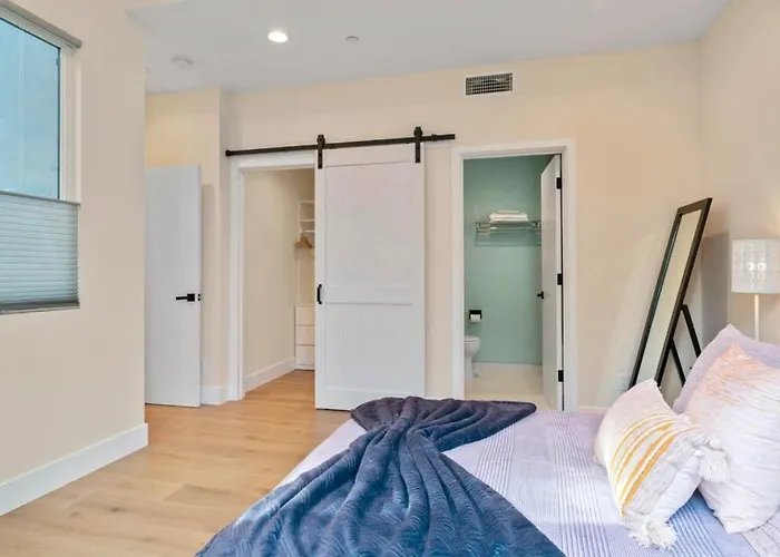 Spacious Mountain View 4 Bedroom Modern Home