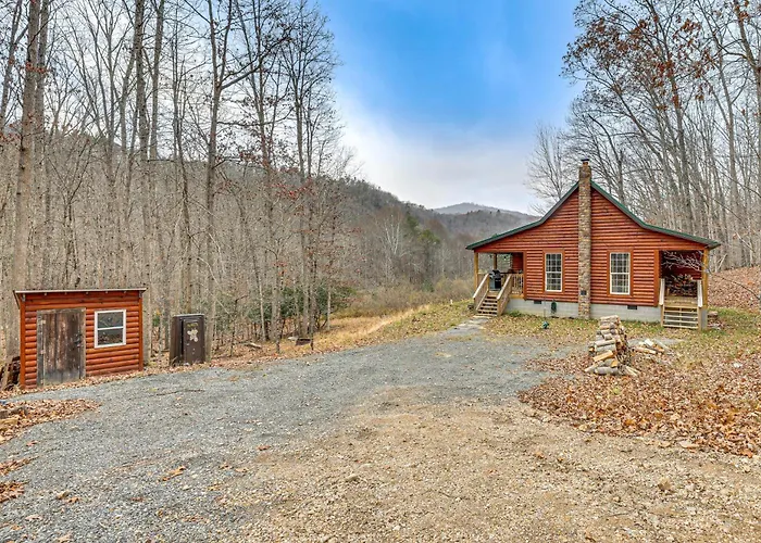 Greenbrier River On-Site! Modern-Rustic Log Cabin