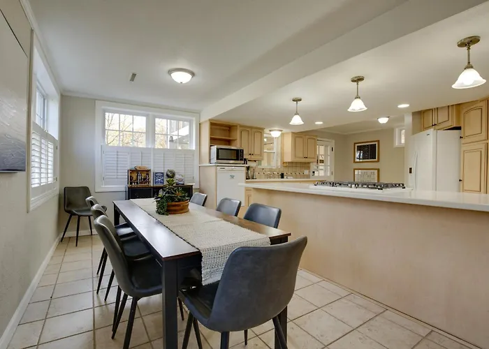 2 Mi To Downtown: 4Br Country Home Near K-State