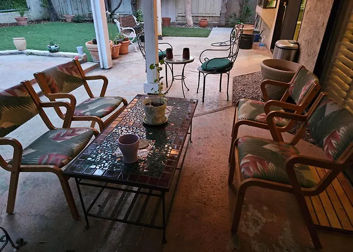 Luxurious Room Available In A Charming 5Bdr House