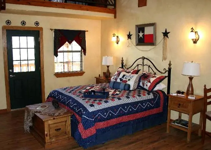 Charming Cabin Stay For Six Nestled Amid Central Texas' Wildlife In Buda