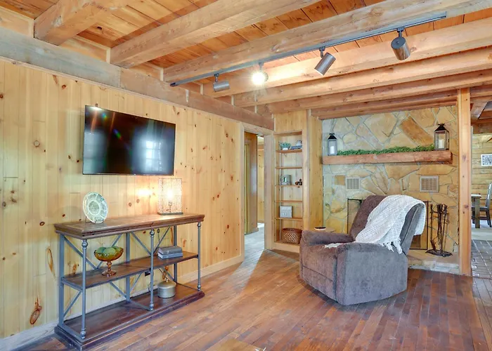 Kentucky Lake Access! Family Log Cabin W/ Deck