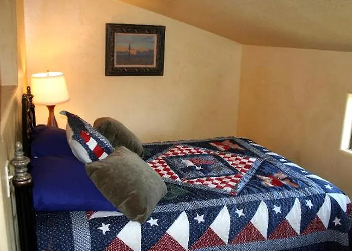 Charming Cabin Stay For Six Nestled Amid Central Texas' Wildlife In Buda