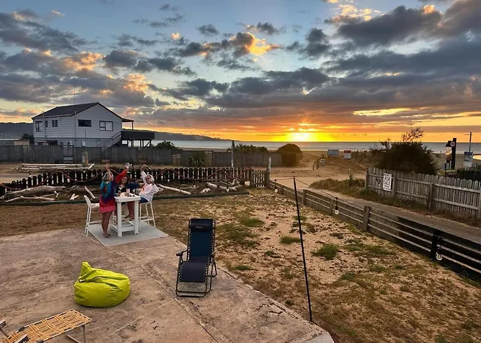 Kiwi Bach - Beachfront & Sunsets