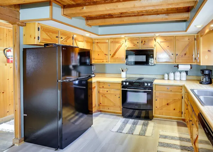 Kentucky Lake Access! Family Log Cabin W/ Deck