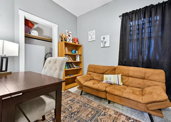 Cozy Downtown Retreat With Private Yard, Fire Pit, Queen Suite, Full Kitchen, Office Space, Fast Wifi, And Easy Walk To Restaurants And Local Trails