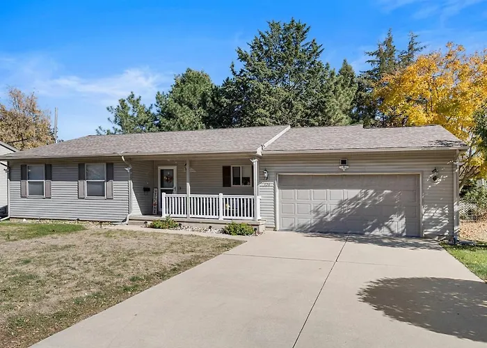 320 Royal Ct