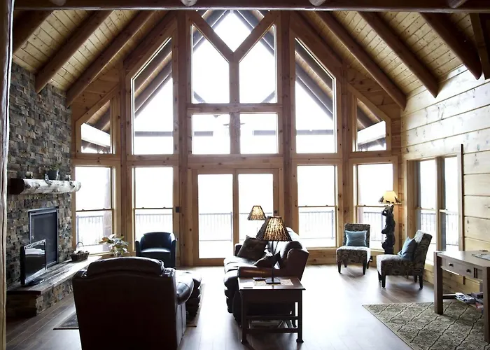 Stunning Private Cabin Getaway With Gorgeous Fireplace Near Quincy, Illinois