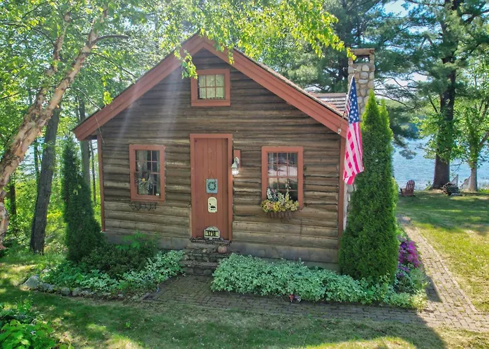 Authentic Maine Log Cabinlakefrontkayakspets