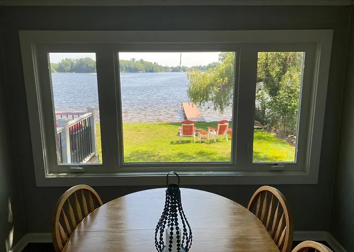 Pet-Friendly Cozy Lake Cottage And Kayaks!