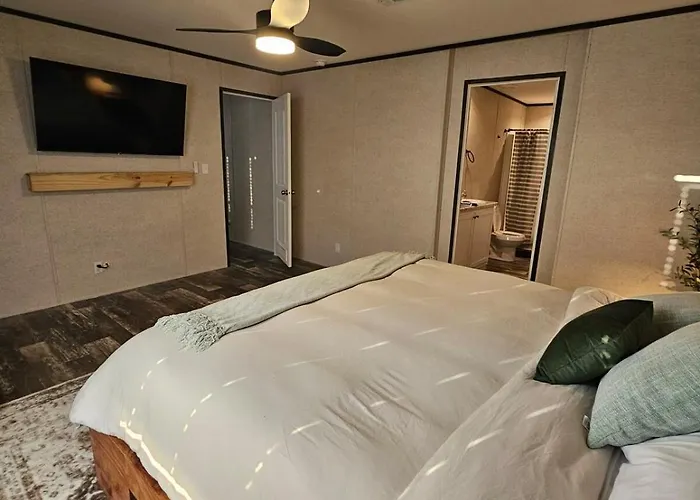 Fun, Relaxing, Charming Retreat
