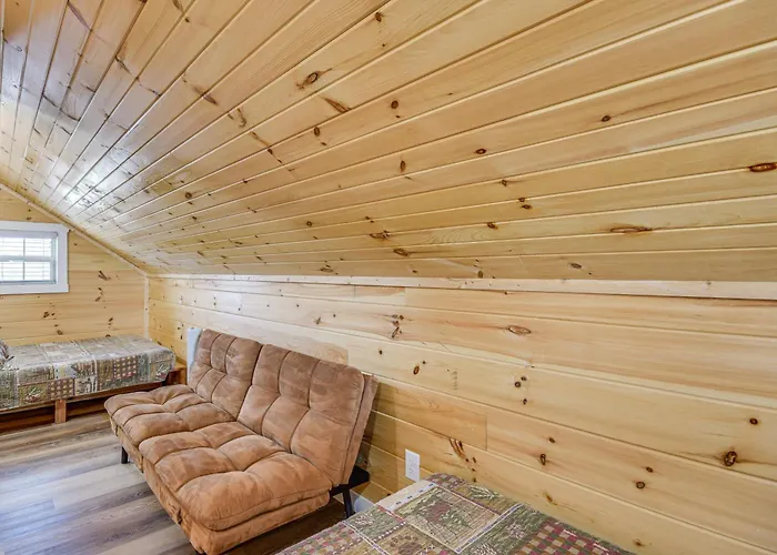 Covered Porch & Fire Pit: Cabin In Richland
