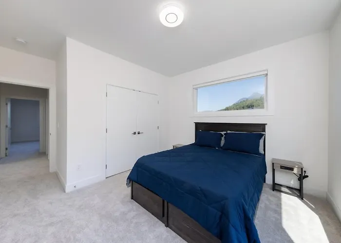 Spacious 6Br Home With Terrace Views And Parking Nearby Parks Golf And Resorts