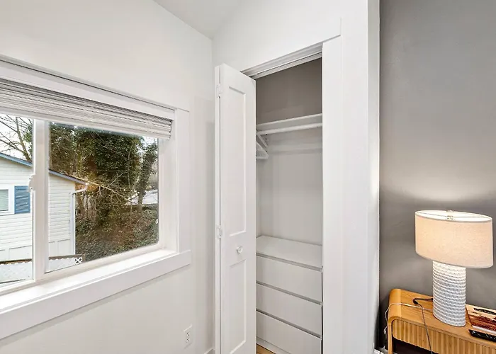 Juanita Bay Cottage B1