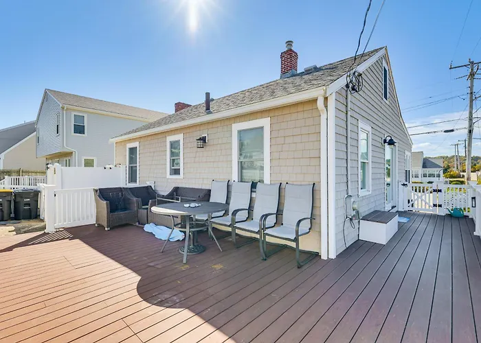 1 Block To Humarock Beach: Dog-Friendly Cottage