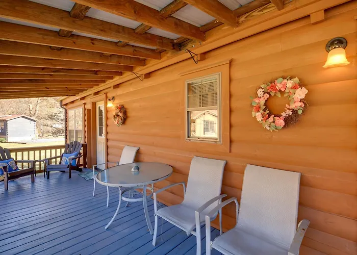 Pet-Friendly Damascus Cabin W/ Deck & Mtn Views!