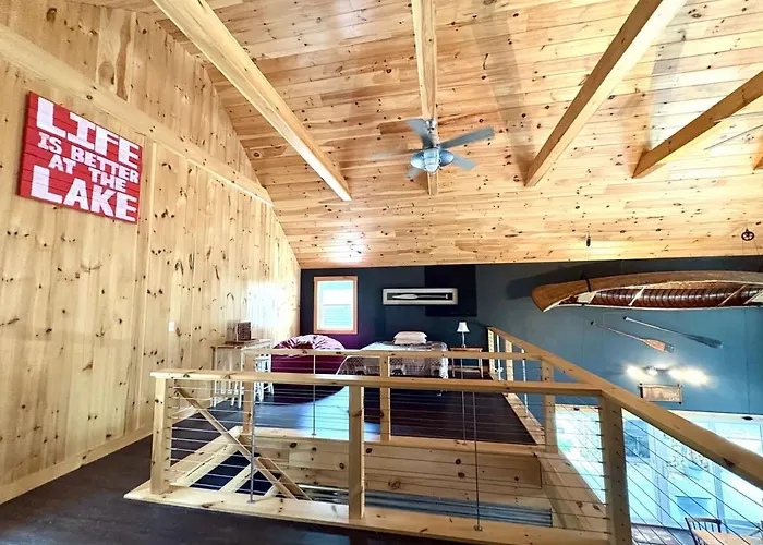 Bear Island Dockhouse - Paddle, Swim & Trails