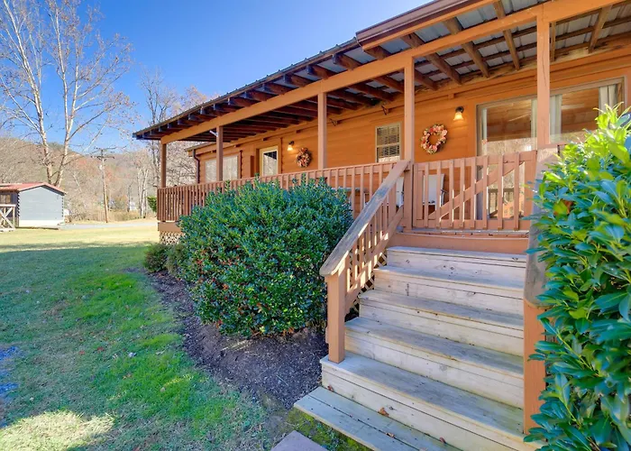 Pet-Friendly Damascus Cabin W/ Deck & Mtn Views!