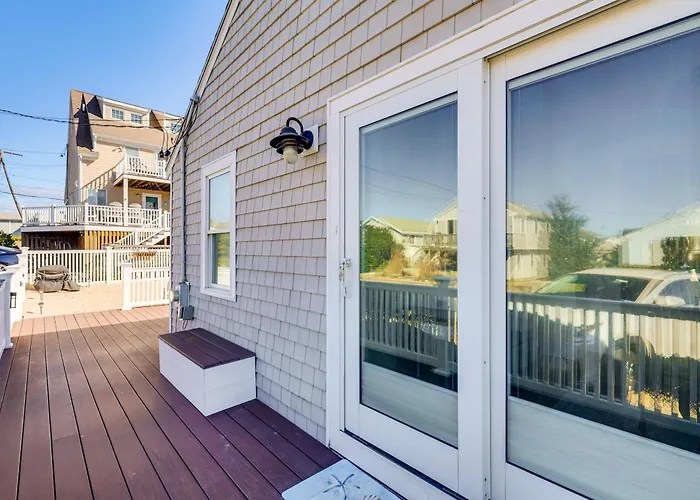 1 Block To Humarock Beach: Dog-Friendly Cottage