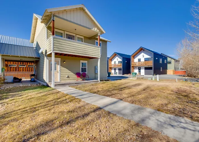 3 Blocks To Main St: Cozy Gunnison Retreat!