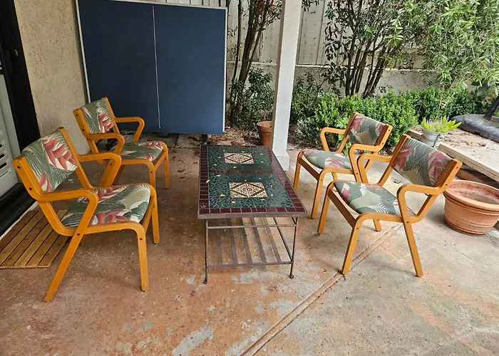 Luxurious Room Available In A Charming 5Bdr House