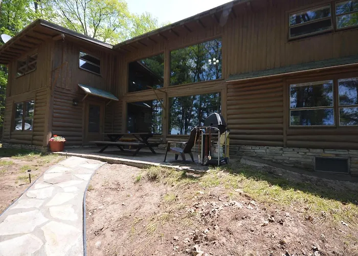 Wild Refuge Lodge