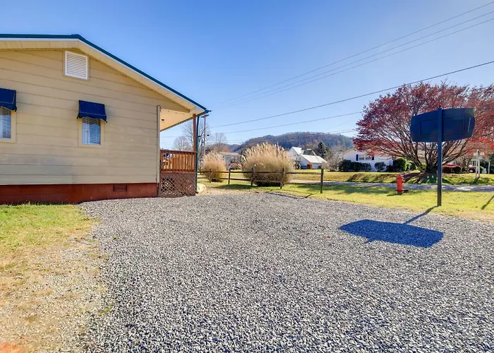 Trail Town Usa! 2Bd Cabin On Laurel Creek W/ Deck