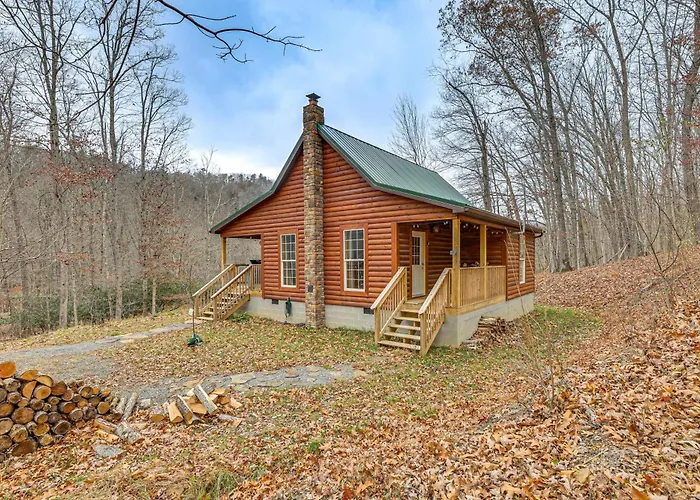 Greenbrier River On-Site! Modern-Rustic Log Cabin