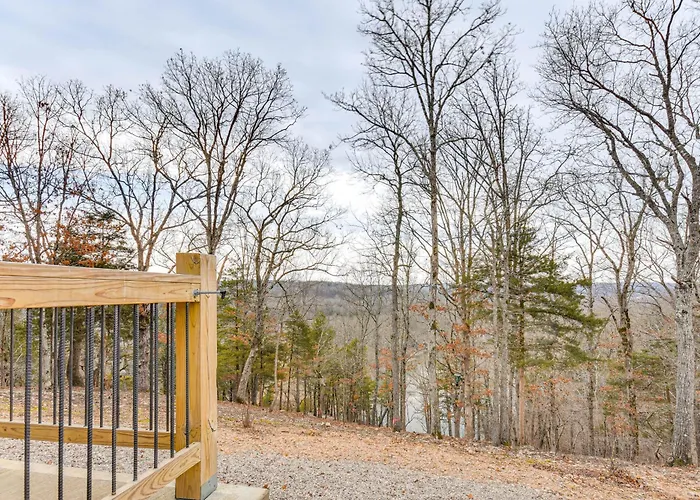 Covered Porch & Fire Pit: Cabin In Richland