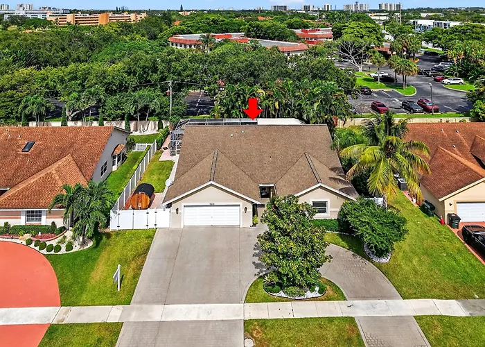 Family-Friendly Boca Gem! 4Br 3Ba With Pool & Sauna